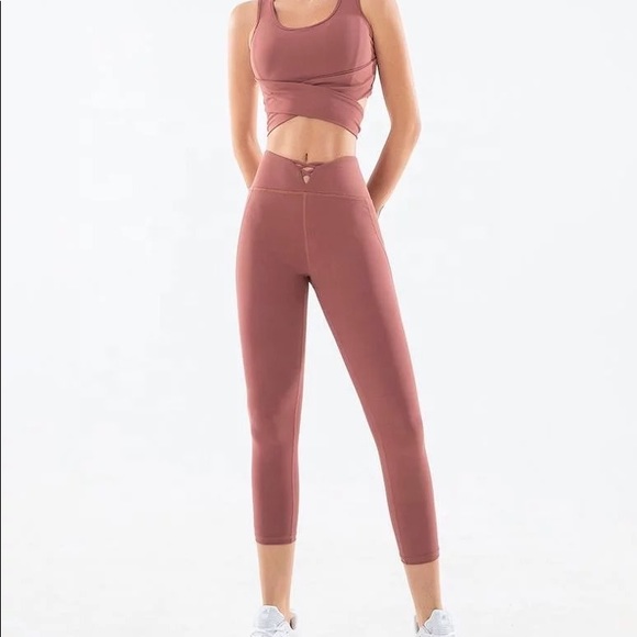 BOWKNOT SPORTS BRA. - Picture 2 of 4